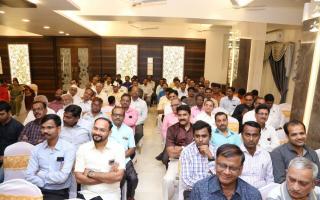 सेमी प्रायव्हेट रूम - दिमाखदार प्रकाशन समारंभ