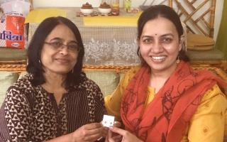 ऐतिहासिक भेट - मिला है किसीका झुमका