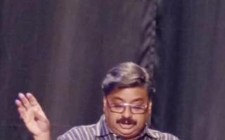 चंद्रकांत कुलकर्णी सादर करीत आहे...